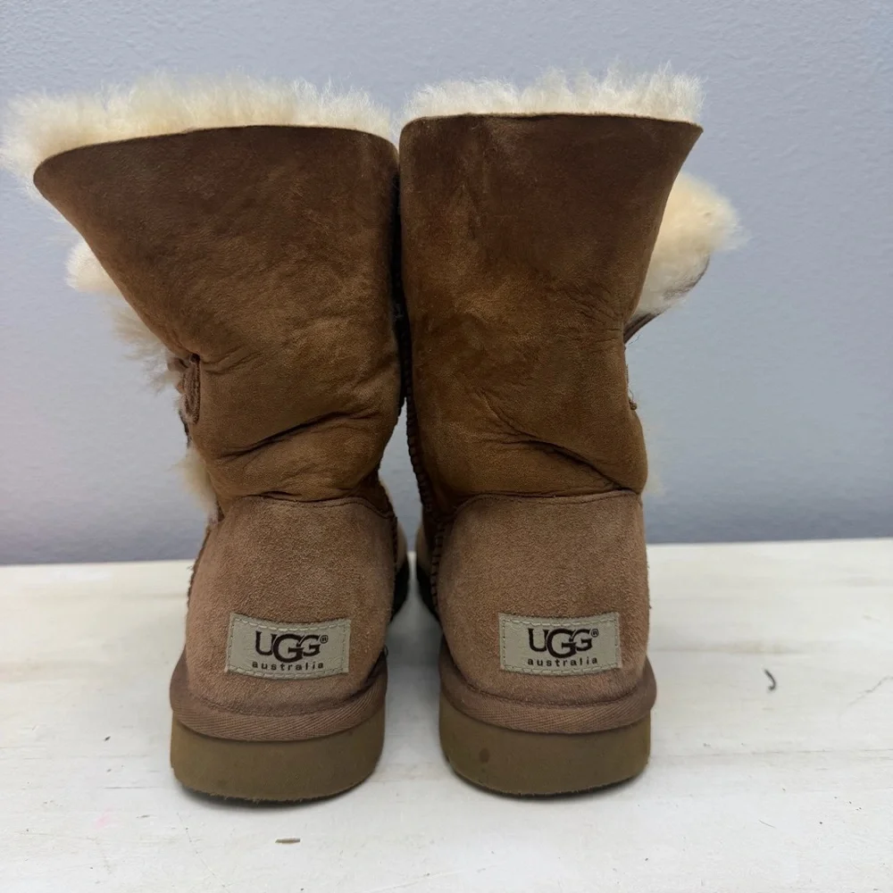 Ugg Brown Suede Bailey Button Short Boots Size 8